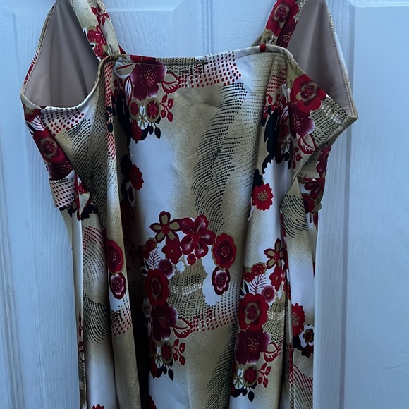BCX Top| Silk Top with tie in the back| Gold & Red Flowers| Size L - Picture 4 of 5